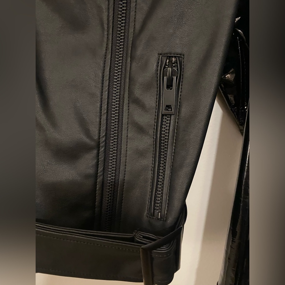 Black Jacket - Picture 11 of 13